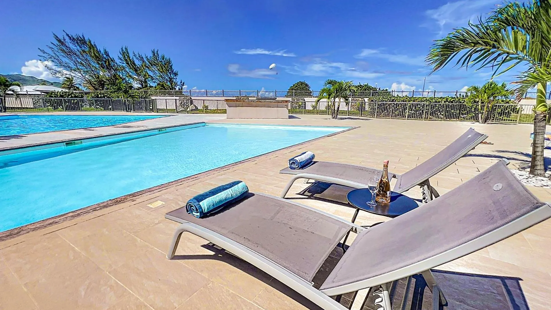 Maison Caraibes Beach Front On Orient Bay With 2 Big Pools Sint Maarten/Saint Martin